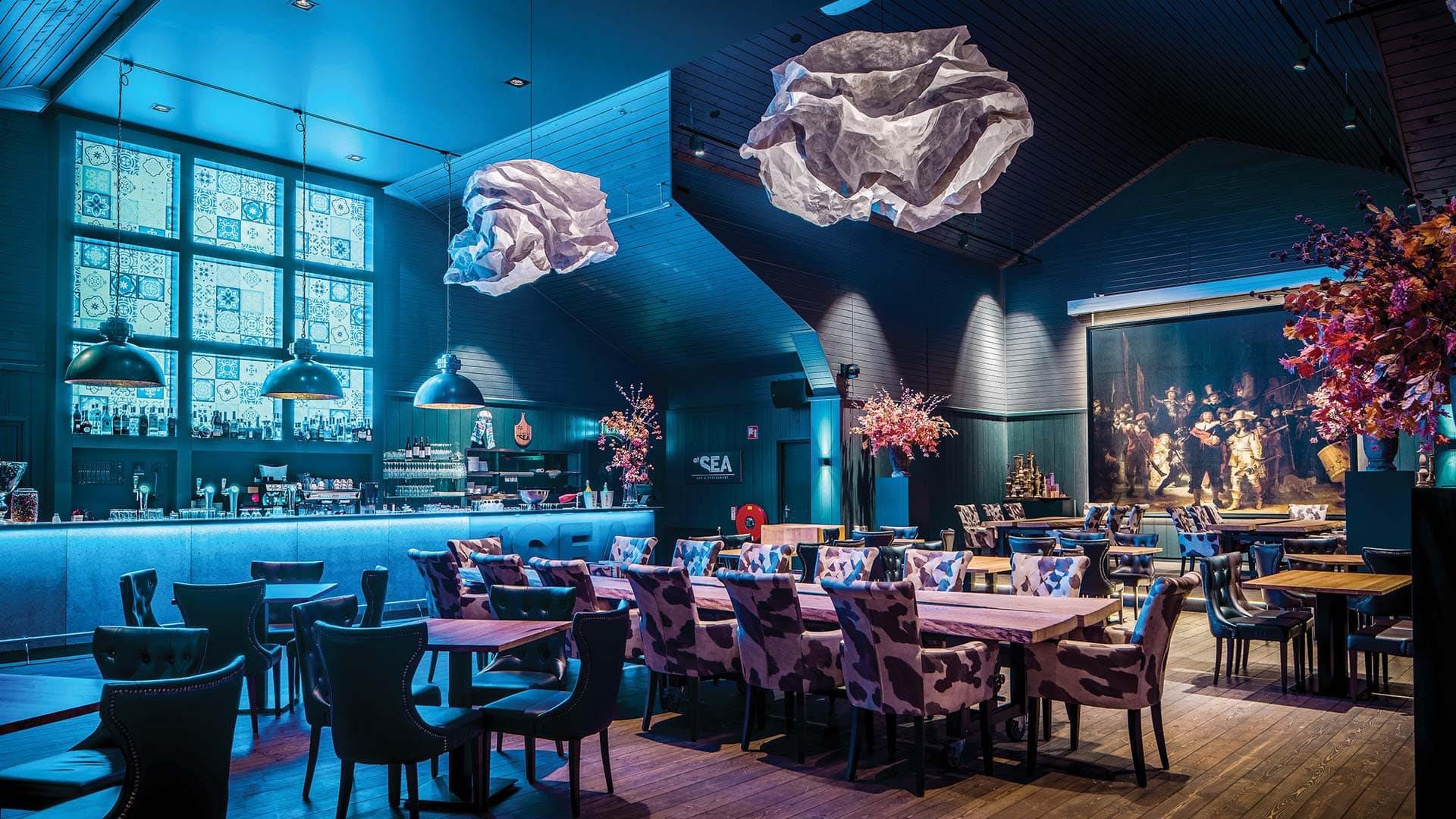 photo-gallery-hospitality-entertainment-bar-and-restaurant-at-sea-01